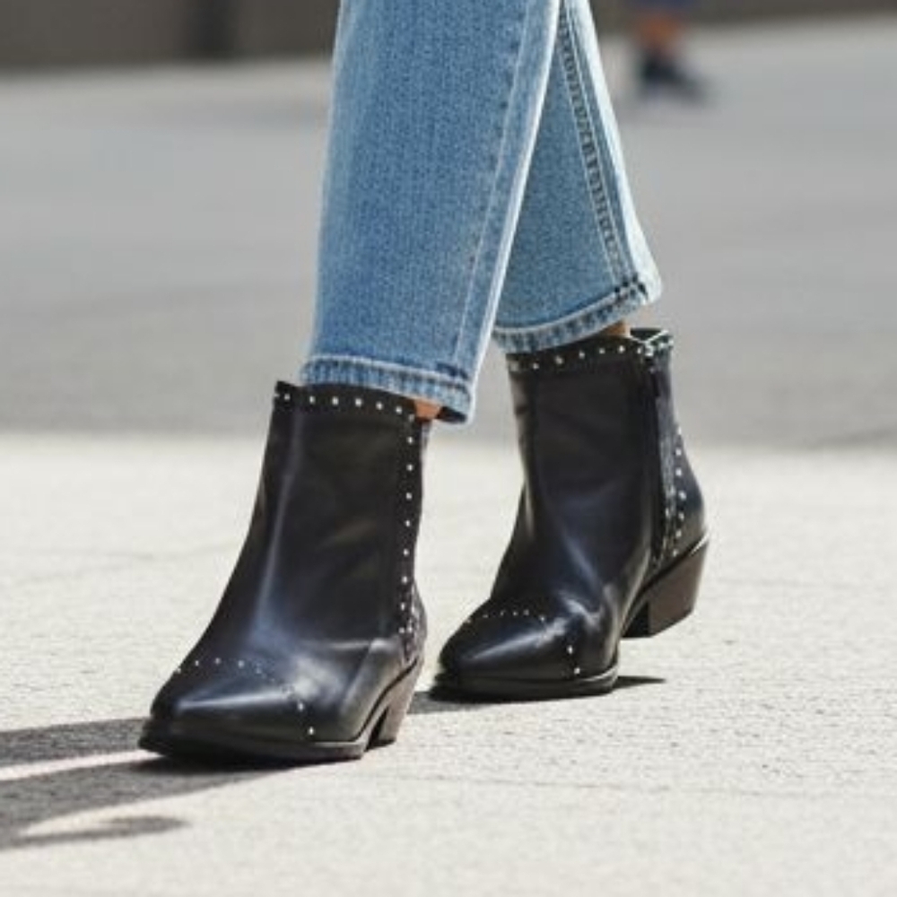 Joie Jacobean Studded Smooth Grain Black Leather Western Ankle Boots Sz. 38